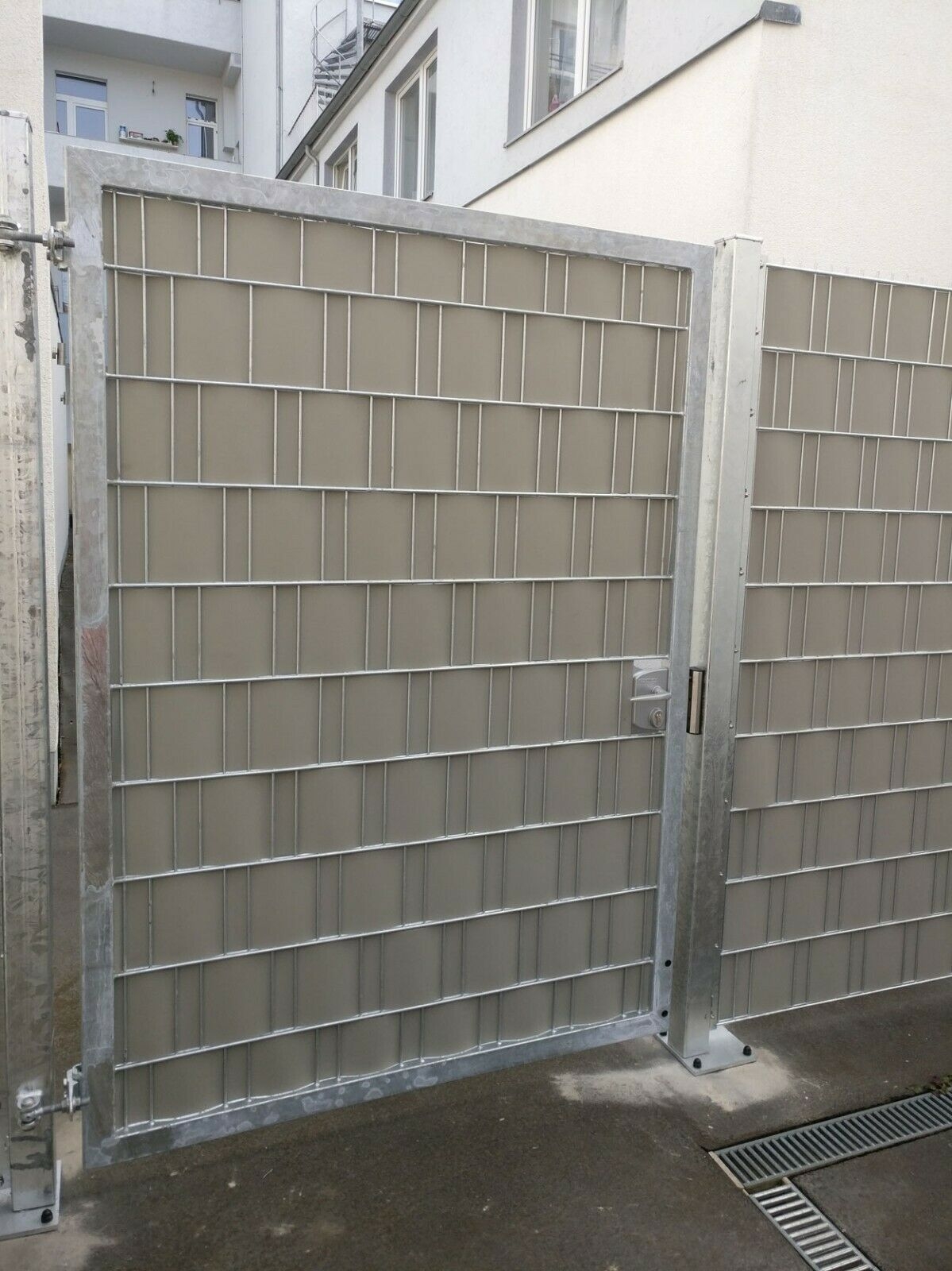 Sichtschutz Streifen Doppelstabmatten Zaun 10 Streifen je 2520 mm Kunststoff - Bild 24 von 24